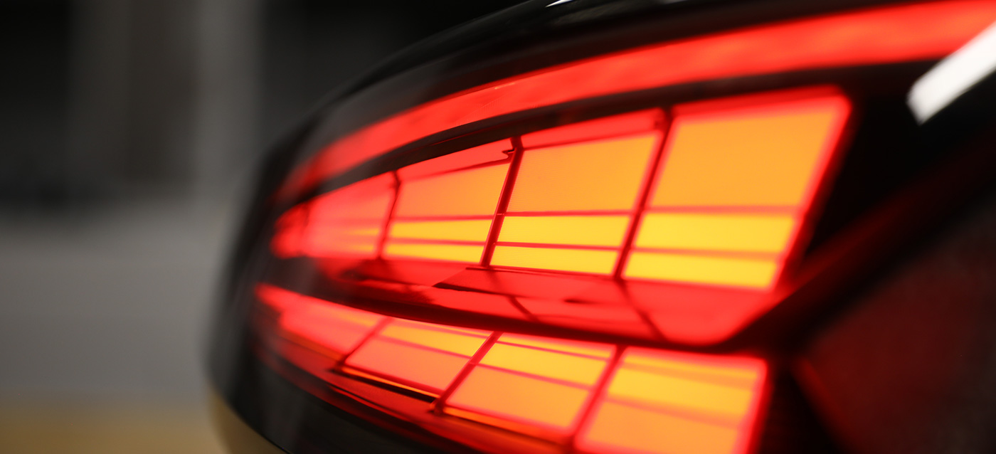 “流动”魅力尾灯OLED